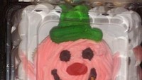 Jangan tertawa melihat cake satu ini. Pembuatnya seperti ingin menghadirkan cake Santa Claus tapi jadinya malah bentuk badut. Saat menyantapnya pasti semua orang akan tertawa.  Foto: cakewreck
