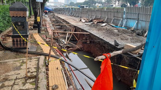 Galian Drainase di Jl Gatot Subroto (Gatsu), Selasa (21/12/2021),