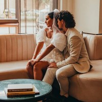 Lengan balon bervolume memberikan kesan vintage. Foto: dok. Instagram/@rachelmuse