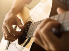 20 Chord Lagu Buat Nongkrong, Mudah dan Semua Pasti Tahu!
