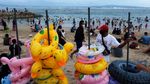 Wah! Wisatawan di Pantai Sanur Tumpah-ruah Jelang Nataru