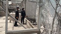 Ketua DPR RI Puan Maharani bersama Bupati Lumajang Thoriqul Haq mengunjungi rumah yang hancur akibat erupsi Semeru.