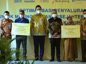 Kemenko Perekonomian & Komisi XI DPR Salurkan KUR ke UMKM di Kendal