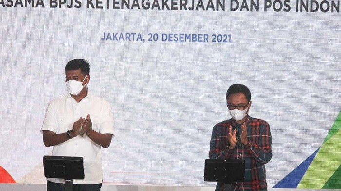 Kini Daftar dan Bayar Iuran Jamsostek Bisa di Kantor Pos BP Jamsostek bersinergi dengan PT Pos Indonesia. Kini warga bisa daftar dan bayar iuran Jamsostek di Kantor Pos.