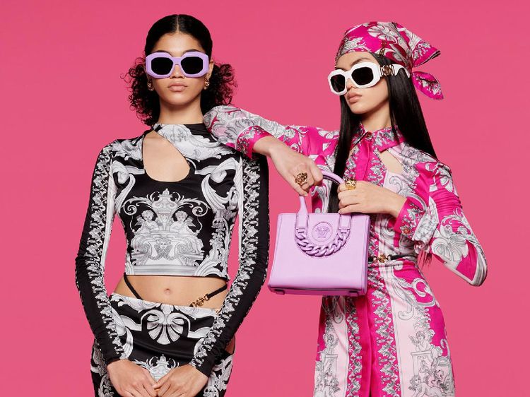 10 Koleksi Terbaru Versace Pra-Musim Gugur 2022