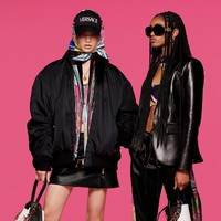 Inilah koleksi busana Versace untuk pra-musim gugur 2022.  Foto: dok. Versace.