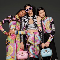 Inilah koleksi busana Versace untuk pra-musim gugur 2022. Foto: dok. Versace.