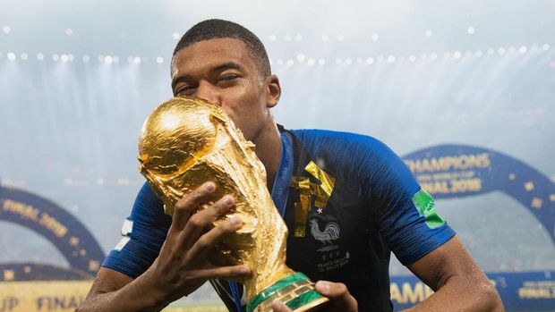 Kylian Mbappe MOSCOW, RUSSIA - JULY 15: Kylian Mbappe of France celebrates after scoring during the 2018 FIFA World Cup Russia Final between France and Croatia at Luzhniki Stadium on July 15, 2018 in Moscow, Russia. (Photo by Shaun Botterill/Getty Images)