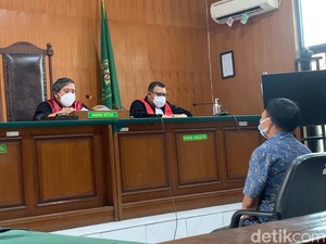 Mantan Suami Valencya Divonis Bebas di Kasus Penelantaran