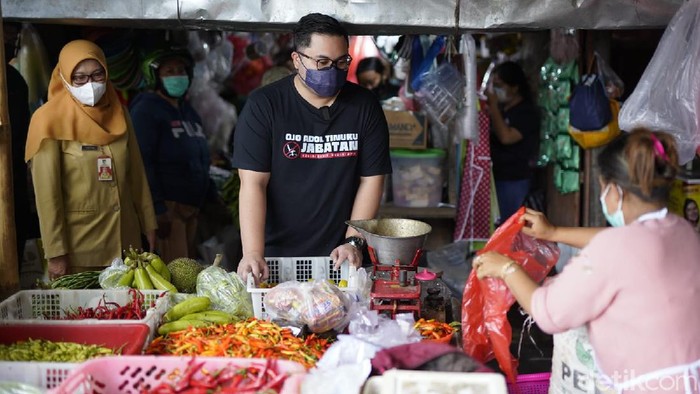 mas dhito pantau harga