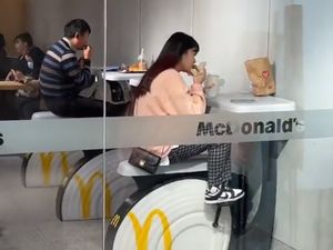 Di Gerai McD Ini Bisa Makan Sambil Genjot Sepeda untuk Bakar Kalori