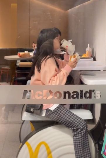 Meja Makan Bentuk Sepeda Statik di McD China