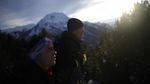 Melintasi Pegunungan Alpen, Mencari Kehidupan Lebih Baik di Eropa