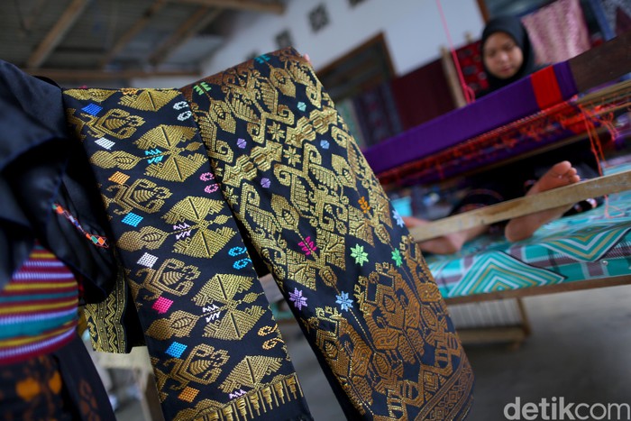 Motif Tenun khas Lombok Sasak yang bernama Subahnale ini sangat bernilai tinggi dan memiliki arti yang luas.