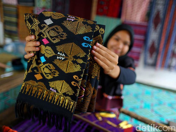 Ini Dia Tenun Sasak Motif Subahnale yang Bernilai Tinggi