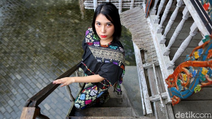 Motif Tenun khas Lombok Sasak yang bernama Subahnale ini sangat bernilai tinggi dan memiliki arti yang luas.