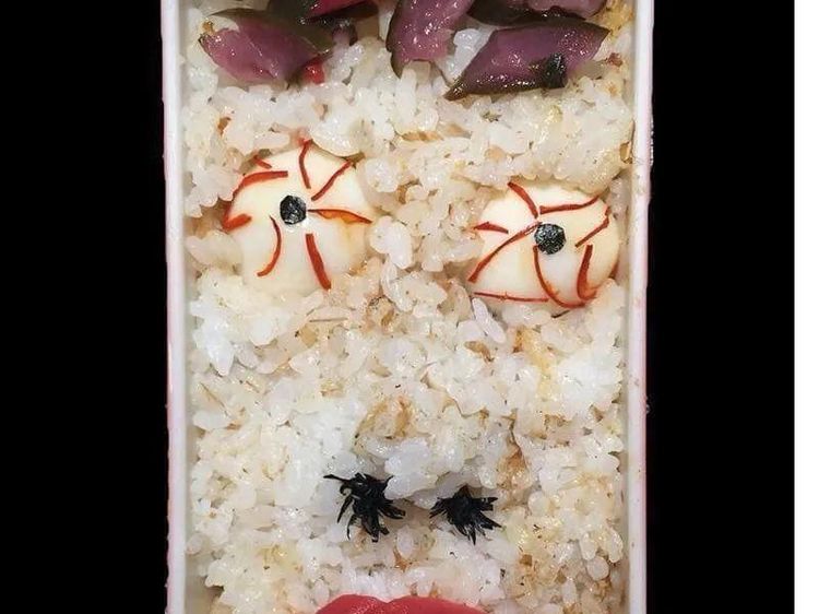 10 Nasi Bekal Berbentuk Seram Ini Bikin Tak Nafsu Makan