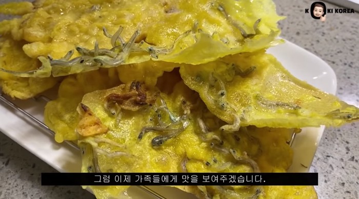 Orang Korea Berhasil Bikin Rempeyek Ikan Teri yang Enak