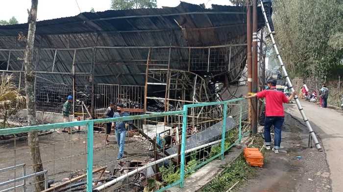 Pabrik di Garut hangus terbakar