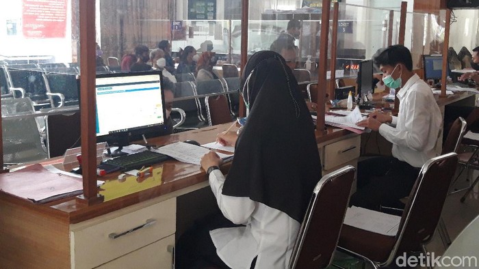 Pelayanan administrasi kependudukan di kantor Disdukcapil Boyolali.