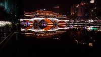 Ada sejumlah tempat wisata dan landmark menarik yang wajib dikunjungi saat berwisata ke kota paling bahagia di China, yakni Chengdu. Salah satunya adalah Jembatan Anshun. Dok. Limesave via Wikipedia.