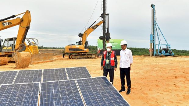 Presiden Jokowi meresmikan tanda dimulainya Ground Breaking Kawasan Industri Hijau di Kec Palas, Kab Bulungan, Kaltara (21/2/21) . (Dok: Biro Pers Sekretariat Presiden)