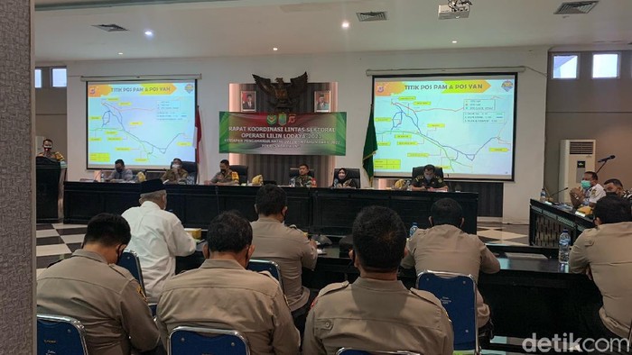 Rapat pengamanan perayaan tahun baru di Karawang.