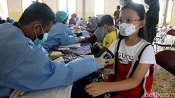 Yogyakarta terus menggencarkan program vaksinasi untuk warganya. Kali ini giliran anak usia 6 hingga 11 tahun yang menjalani vaksinasi COVID-19.
