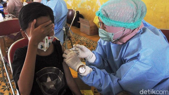 Yogyakarta terus menggencarkan program vaksinasi untuk warganya. Kali ini giliran anak usia 6 hingga 11 tahun yang menjalani vaksinasi COVID-19.