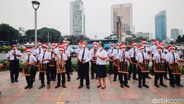 Sambut Natal, Pemprov DKI Gelar Christmas Carol di 7 Lokasi Menyambut Hari Raya Natal, Pemprov DKI Jakarta gelar Christmas Carol. Christmas Carol tersebut akan berlangsung pada 21-23 Desember 2021 dan tersebar di 7 lokasi.