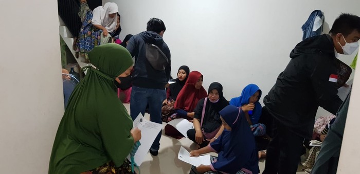 Satgas Pelindungan PMI Kemnaker yang terdiri dari Direktorat Bina Penempatan dan Pelindungan Pekerja Migran Indonesia (Dit. P2PMI) dan Direktorat Jenderal Pembinaan Pengawasan Ketenagakerjaan dan Keselematan dan Kesehatan Kerja (Ditjen Binwasnaker dan K3) melakukan sidak di Bintara kawasan Bekasi, Senin (20/12/2021).