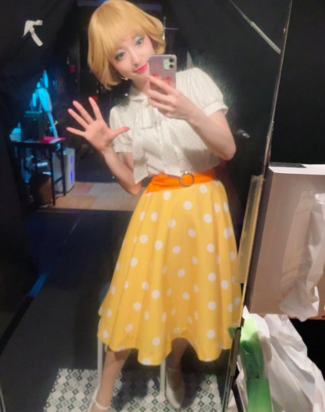 “Ingin melaporkan kepada semua orang yang telah mendukung Sayaka Kanda sejauh ini. Kanda Sayaka (35 tahun) meninggal mendadak pada pukul 21:40 tanggal 18 Desember 2021. Kami sangat menyesal memberikan laporan seperti itu kepada semua penggemar yang mendukung kami dan semua orang peduli. Kami masih belum bisa menerima kepergiannya dan berusaha mengatasinya. Kami sedang menyelidiki situasi terperinci, tetapi kami dengan hormat meminta media untuk menahan diri dari mewawancarai kerabat atau memposting artikel dengan spekulasi, ” kata Kamaichi Mitsuhisa, CEO Robe Co. dalam pernyataannya.Foto: dok. Instagram/@sayakakanda