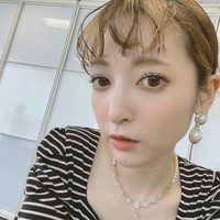 Ketika dicari di hotelnya, dia sudah ditemukan tewas terjatuh dari ketinggian. Dia tewas pukul 21.40. Pihak agensi Sayaka pun telah memberikan pernyataan resmi. Foto: dok. Instagram/@sayakakanda