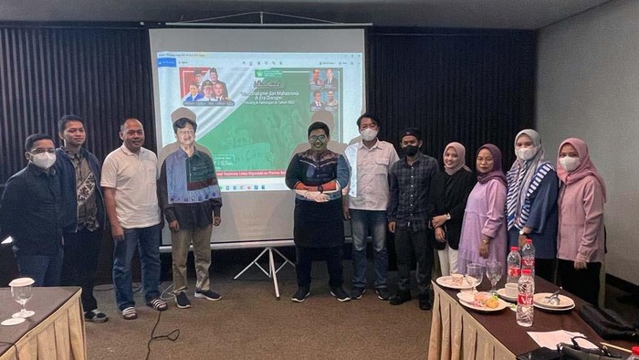 Webinar nasional bertema 