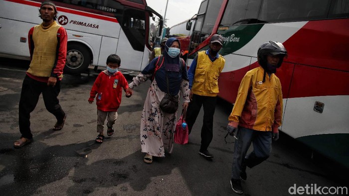 Suasana di Terminal Bus Tanjung Priok, Jakarta Utara, tampak normal jelang libur Nataru. Belum ada lonjakan penumpang yang berarti.