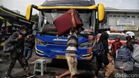 Meski masih pandemi, pemerintah mengijinkan bepergian dengan bus.