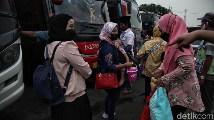 Suasana di Terminal Bus Tanjung Priok, Jakarta Utara, tampak normal jelang libur Nataru. Belum ada lonjakan penumpang yang berarti.