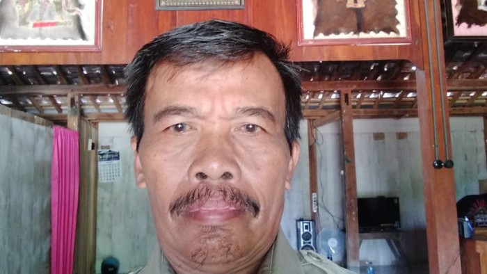 Sudarto, Kades Nglebak yang membuka pintu darurat pesawat Citilink
