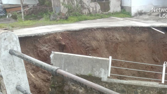 Talut tebing Sungai Babadan di Desa Babadan, Kecamatan Karangdowo longsor.