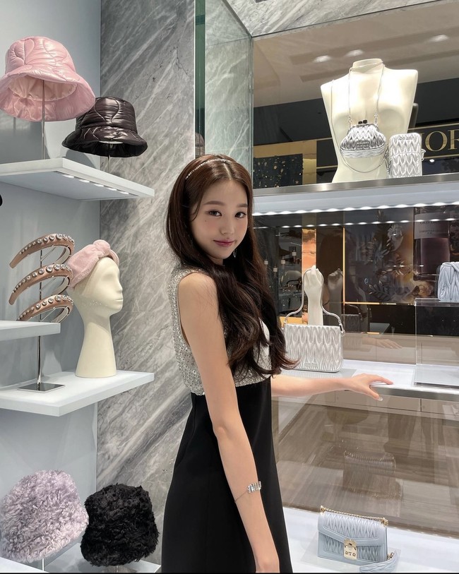 Wonyoung IVE menyita perhatian sejak mengikuti acara survival Produce 48. Sebelum debut bersama IVE, Wonyoung telah didapuk menjadi muse untuk Innisfree. Foto: dok. Instagram @for_everyoung10