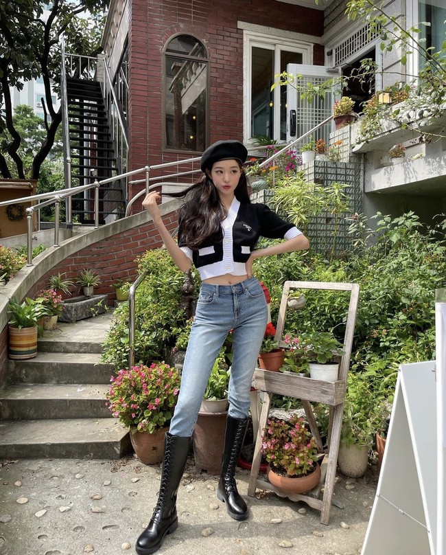 Pemilik nama lengkap Jang Wonyoung itu memiliki tinggi badan 168 cm saat debut bersama IZ*ONE. Namun, kini di umurnya yang menginjak 17 tahun, Wonyoung IVE memiliki tinggi badan 173 cm. Foto: dok. Instagram @for_everyoung10