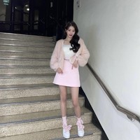 Pemilik akun Instagram @for_everyoung10 itu mengaku khawatir dengan tinggi badannya. Wonyoung IVE pun mengedit fotonya agar kakinya terlihat lebih pendek. Foto: dok. Instagram @for_everyoung10