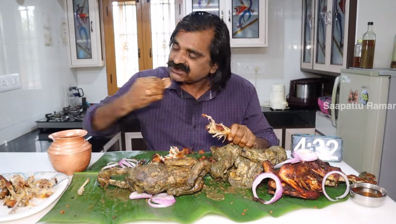 YouTuber India Mukbang Makanan Capai 10,5 Kilogram Ikan