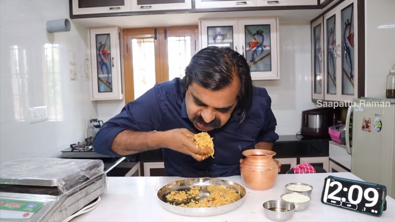 YouTuber India Mukbang Makanan Capai 10,5 Kilogram Ikan
