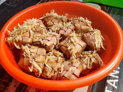 10 Nama Makanan Indonesia yang Jorok, Kontol Kejepit hingga Ketupat Jembut