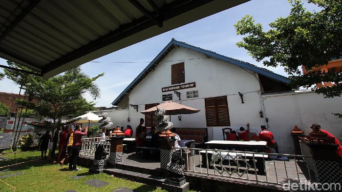 Adu Kreativitas Mural Ala Warga Binaan Rutan Solo Rumah Tahanan Kelas I Solo menggelar lomba mural bagi para warga binaan di dalam rutan. Nah, seperti apa karya-karya mereka? Yuk, intip.