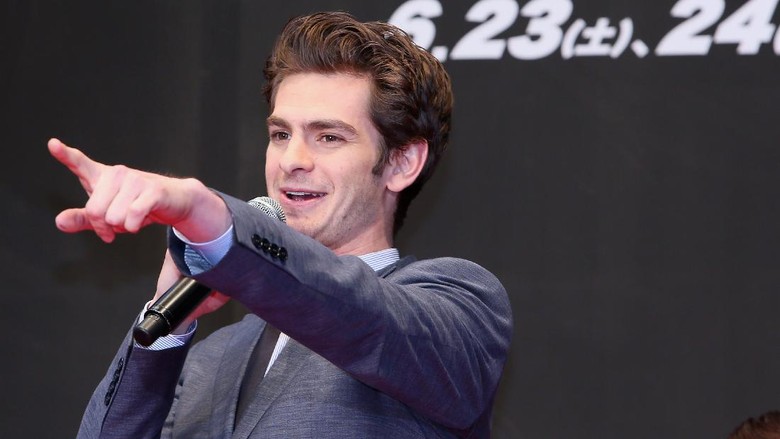 TOKYO, JAPAN - JUNE 13:  Actor Andrew Garfield attends the world Premiere of The Amazing Spider-Man at Roppongi Hills on June 13, 2012 in Tokyo, Japan. The film will open on June 30 in Japan.  (Photo by Ken Ishii/Getty Images)