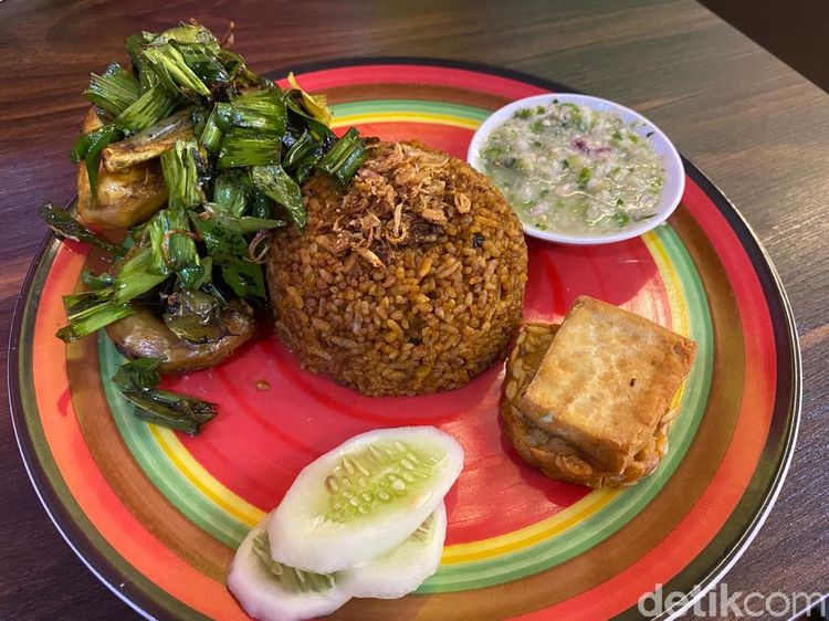 Huaah! Pedasnya Ayam Tangkap Sambal Ganja dan Mie Aceh Kekinian