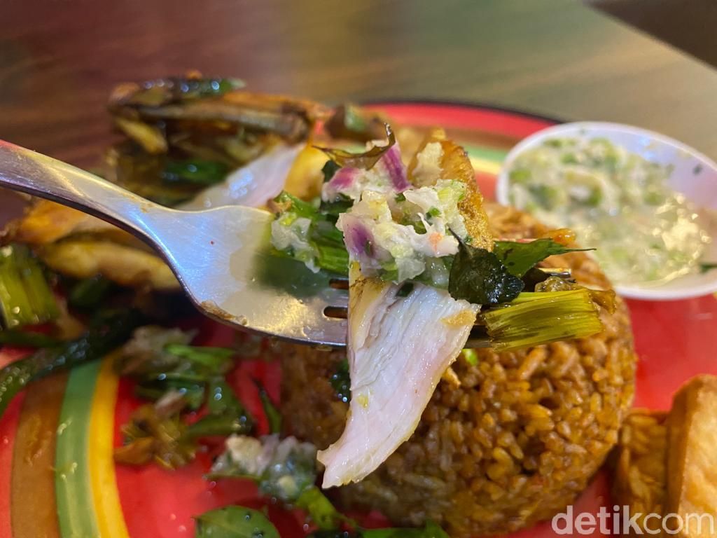 Ayam Bukana : Bikin Nagih! Ayam Tangkap Sambal Ganja dan Mie Aceh Kekinian
