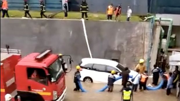 Penampakan Banjir di Loading Dock Terminal 3 Soetta